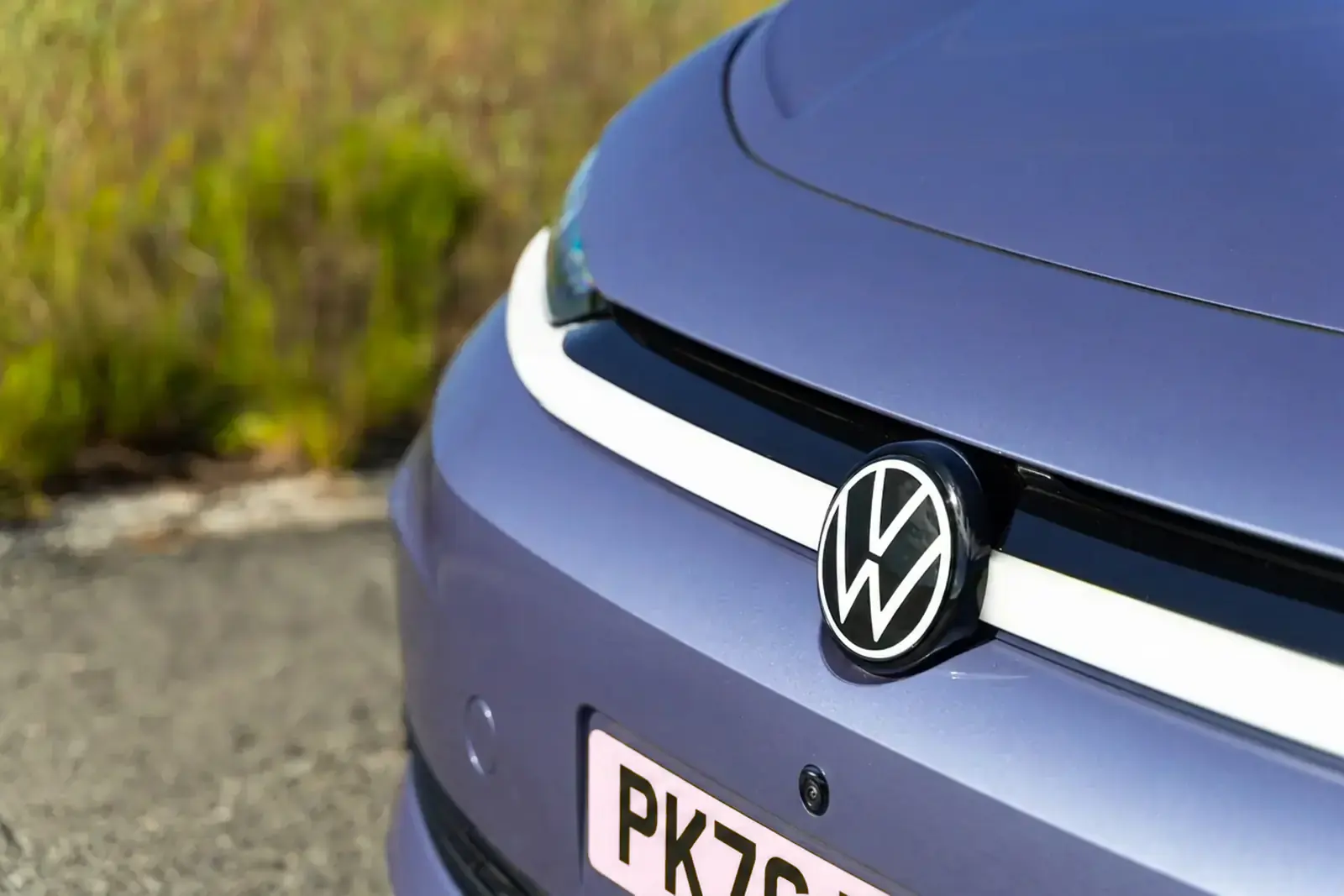Close-up of the illuminated Volkswagen roundel on the ID.3 Neo tailgate